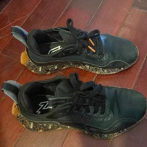 Reebok Zig Dynamica sneakers size 8 great condition